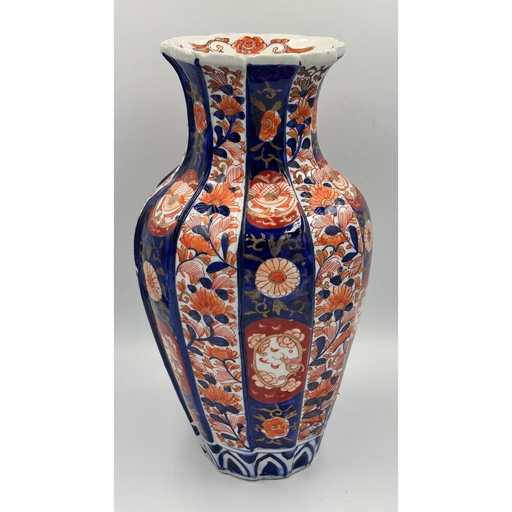 Japanese porcelain Meiji Period Imari Fluted Ribbed Body Vase